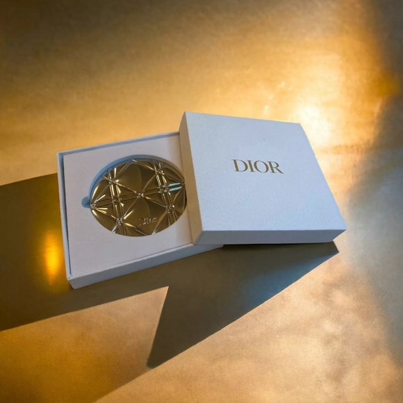 Authentic Dior Compact Mirror (Silver Tone, Patterned, Plaid, Crisscross) - Picture 4 of 10